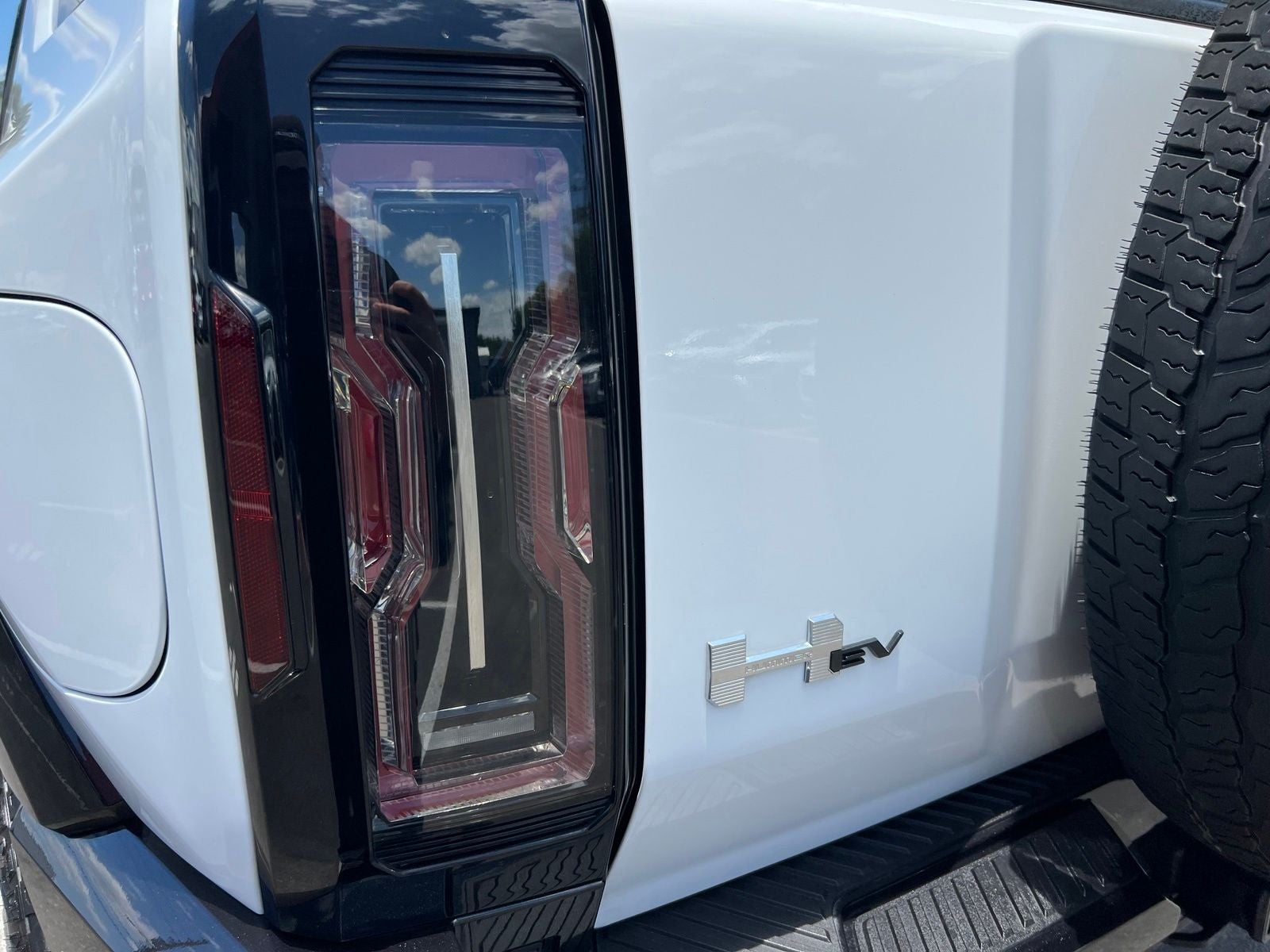 2025 GMC Hummer EV SUV 2X