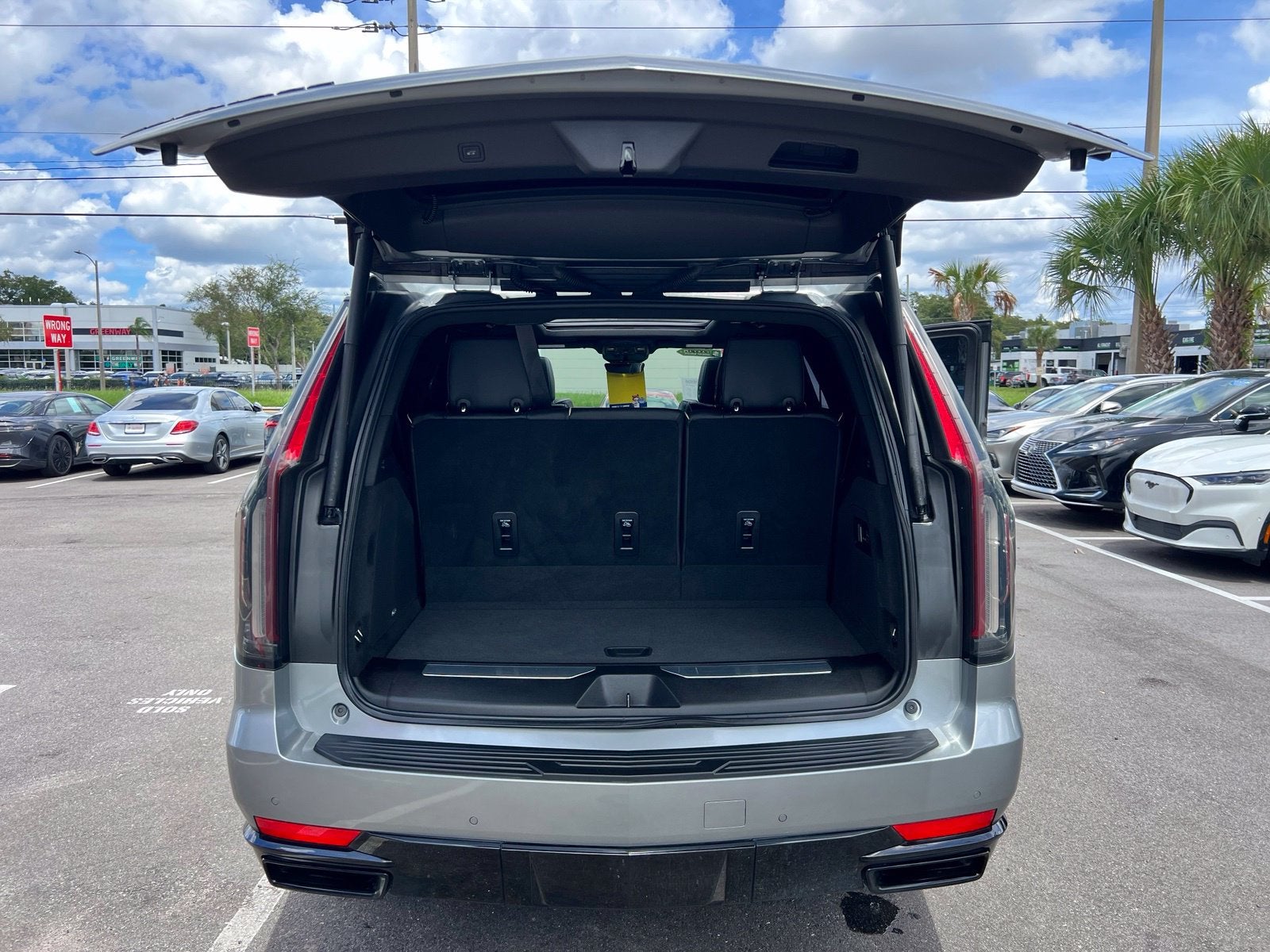 2023 Cadillac Escalade Sport