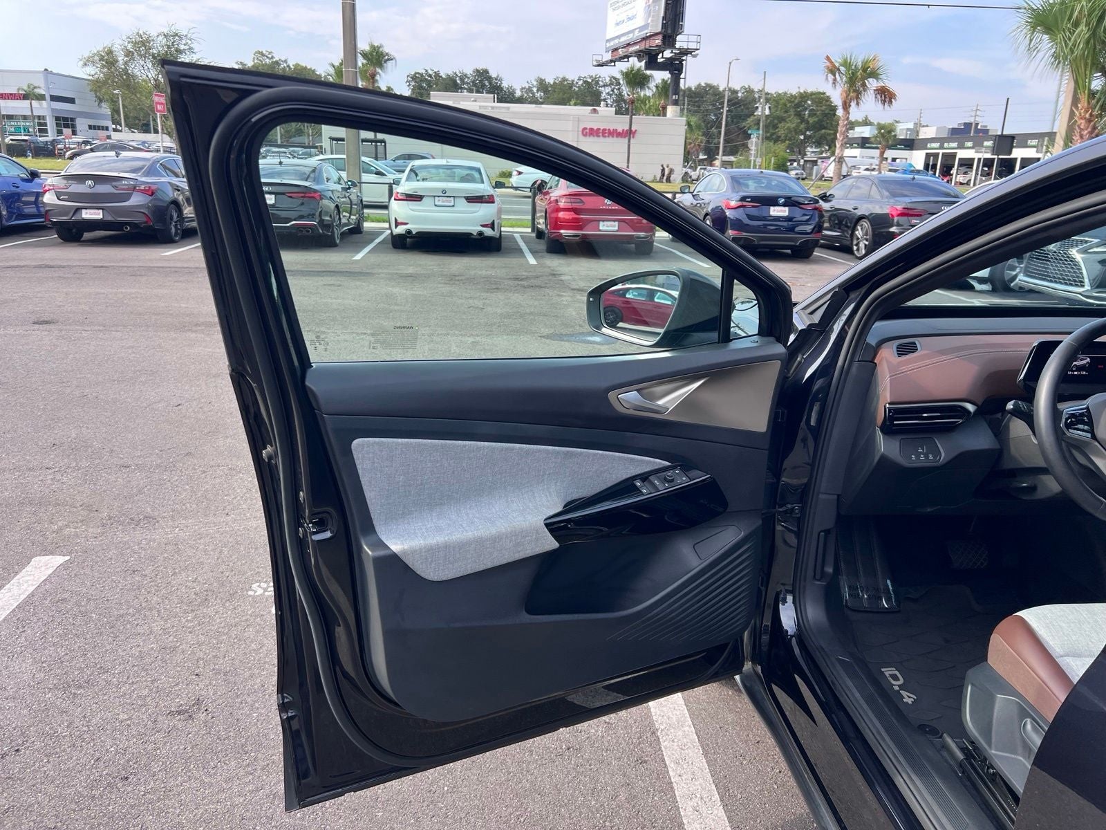 2023 Volkswagen ID.4 Pro