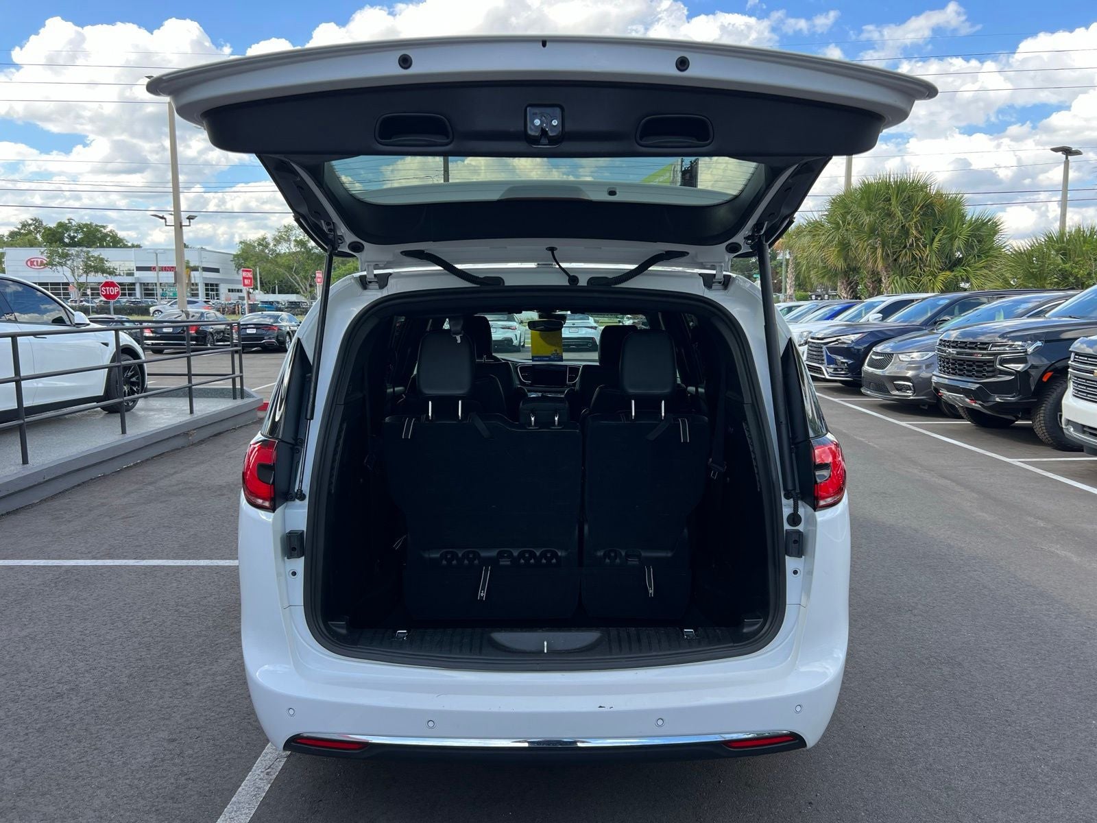 2025 Chrysler Pacifica Select