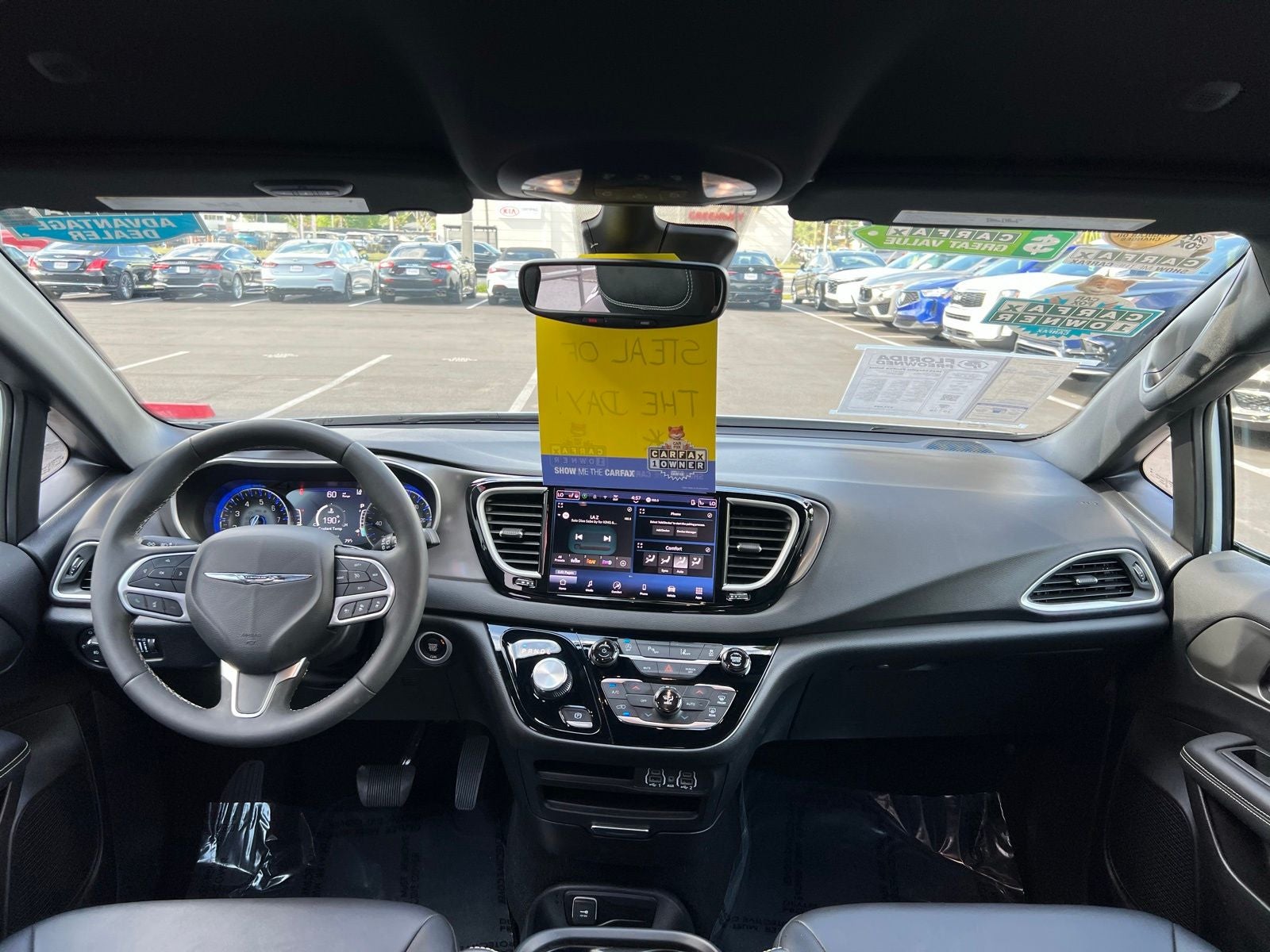 2025 Chrysler Pacifica Select