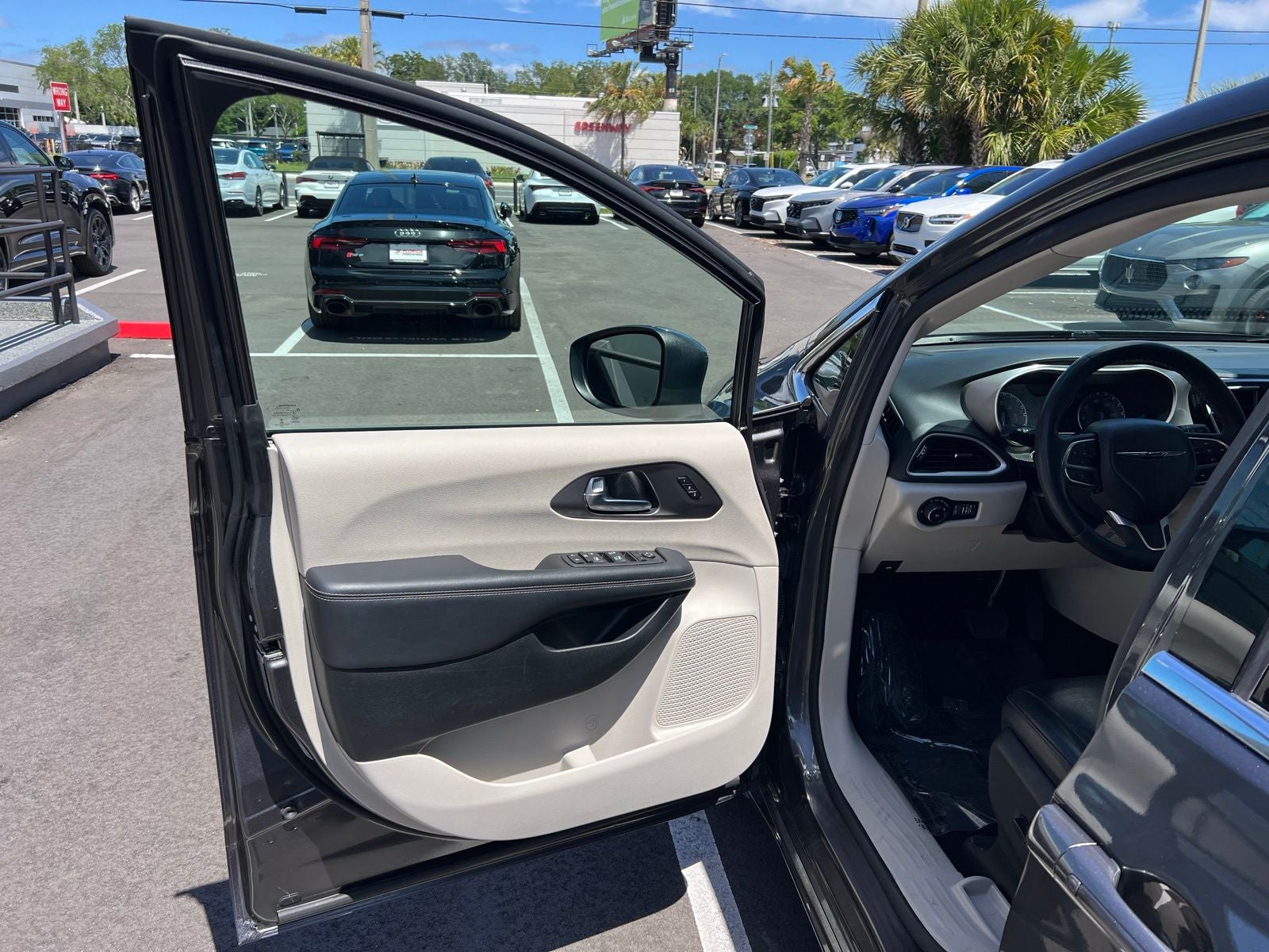 2023 Chrysler Pacifica Touring L