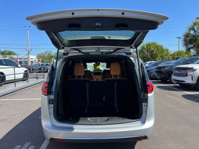 2023 Chrysler Pacifica Hybrid Pinnacle