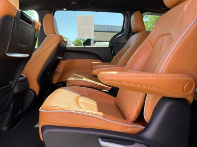 2023 Chrysler Pacifica Hybrid Pinnacle