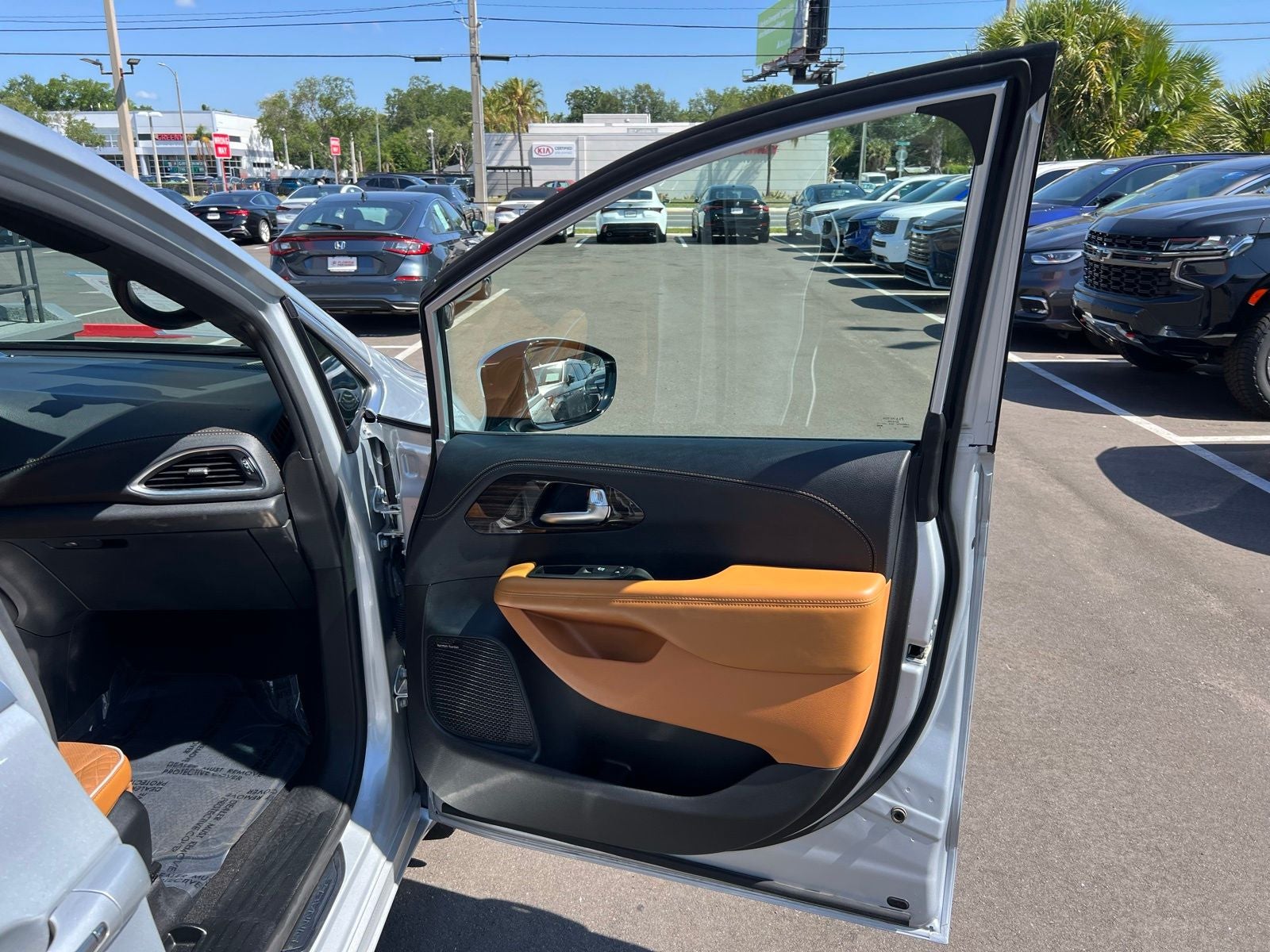 2023 Chrysler Pacifica Hybrid Pinnacle