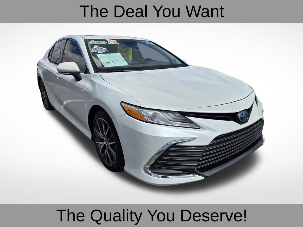 2022 Toyota Camry Hybrid XLE