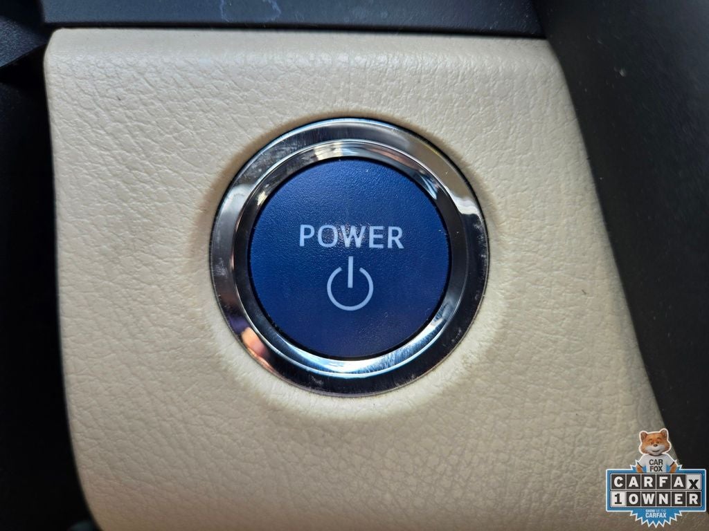 2022 Toyota Camry Hybrid XLE