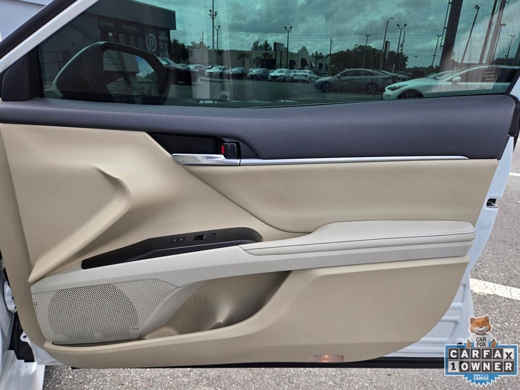 2022 Toyota Camry Hybrid XLE