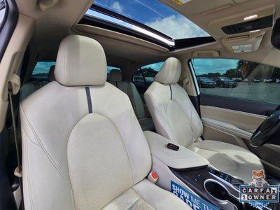 2022 Toyota Camry Hybrid XLE