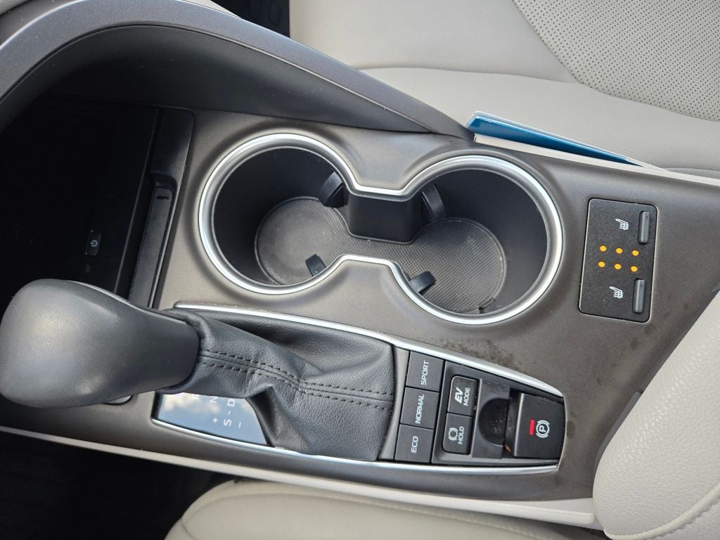 2023 Toyota Camry Hybrid XLE