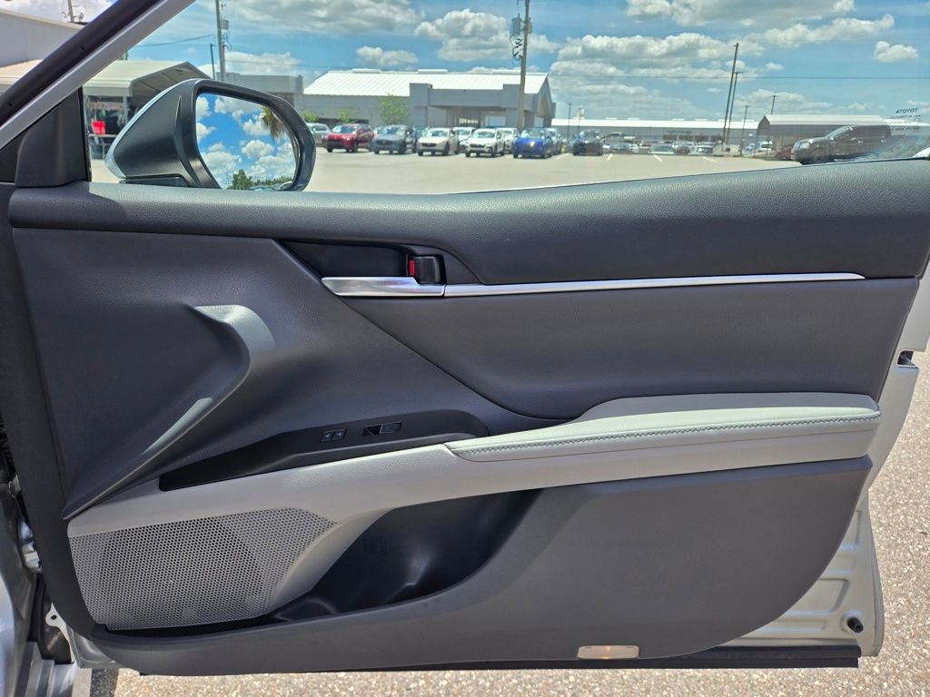 2023 Toyota Camry Hybrid XLE