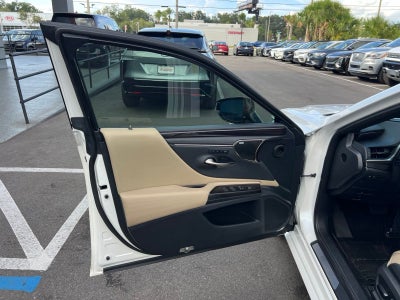 2019 Lexus ES 300h Ultra Luxury