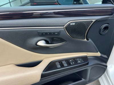 2019 Lexus ES 300h Ultra Luxury