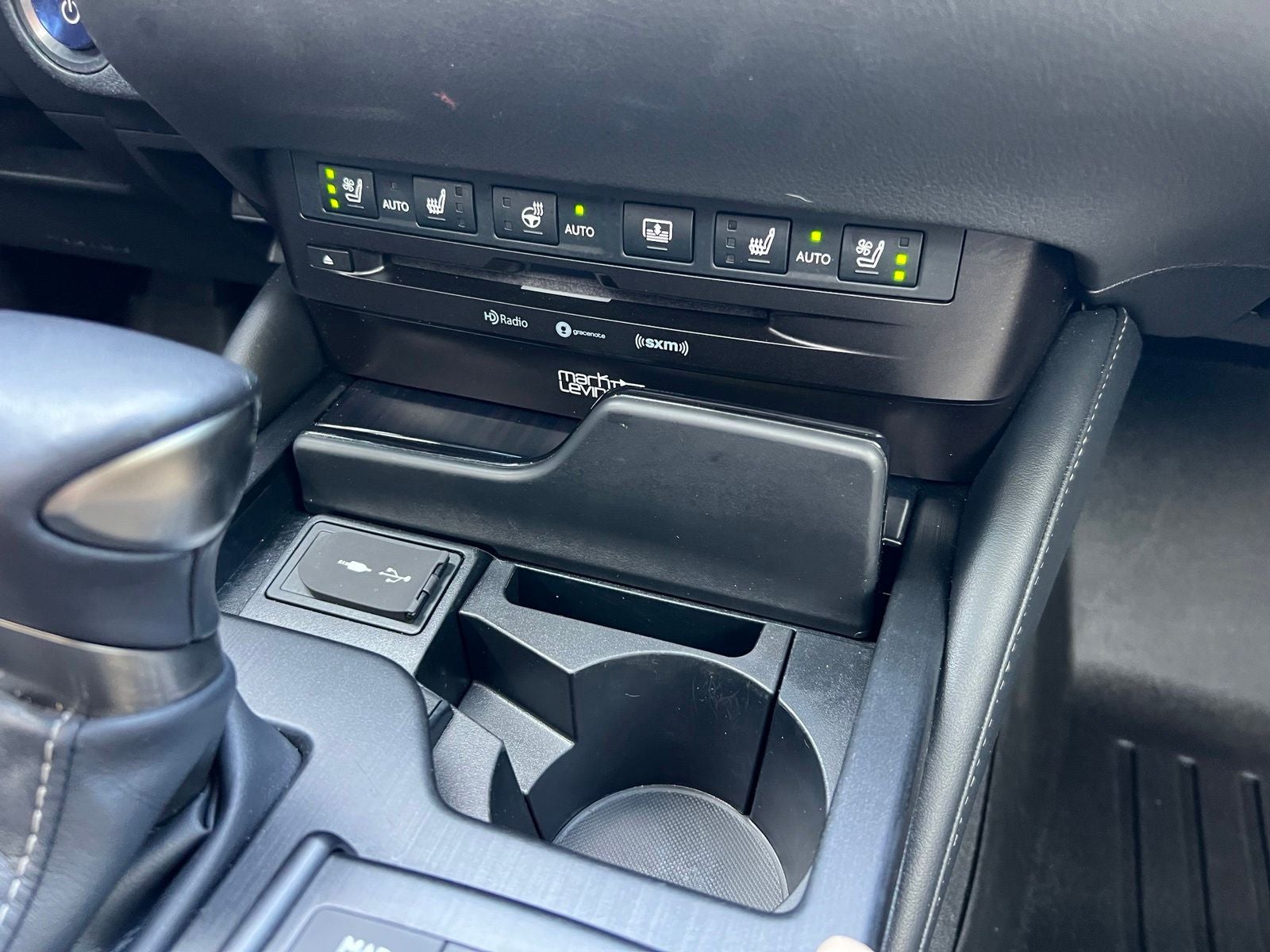 2019 Lexus ES 300h Ultra Luxury