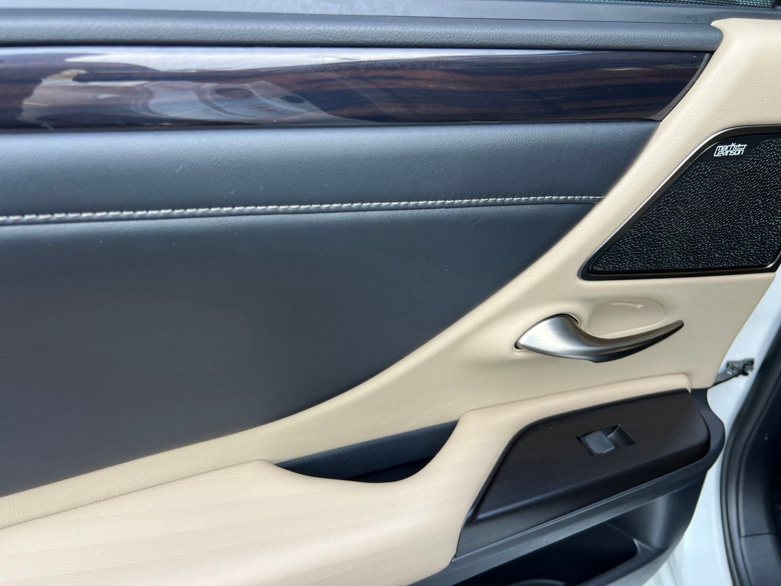 2019 Lexus ES 300h Ultra Luxury