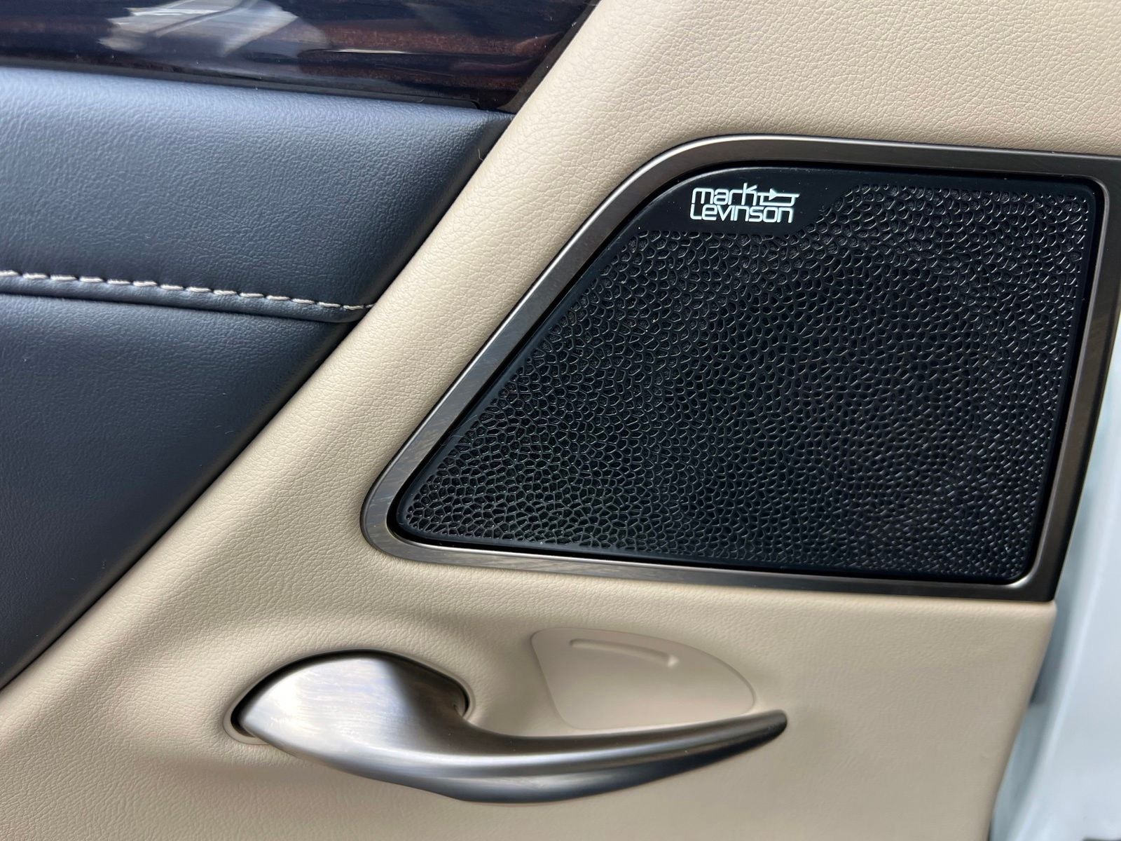 2019 Lexus ES 300h Ultra Luxury