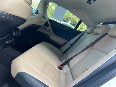 2019 Lexus ES 300h Ultra Luxury