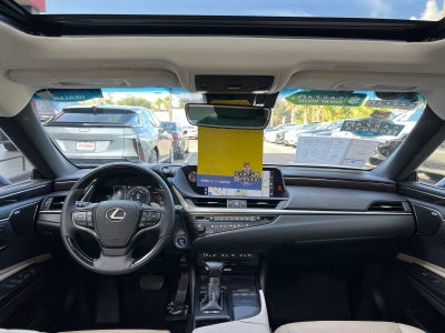 2019 Lexus ES 300h Ultra Luxury