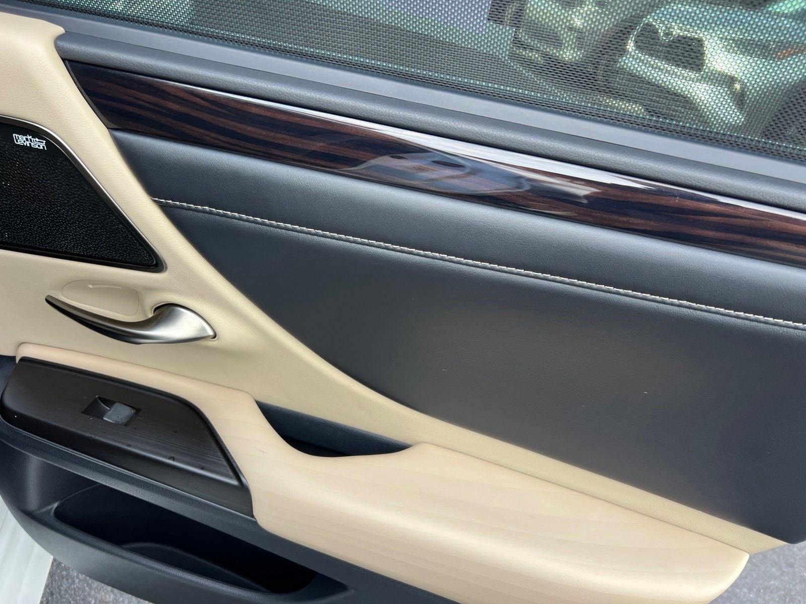 2019 Lexus ES 300h Ultra Luxury