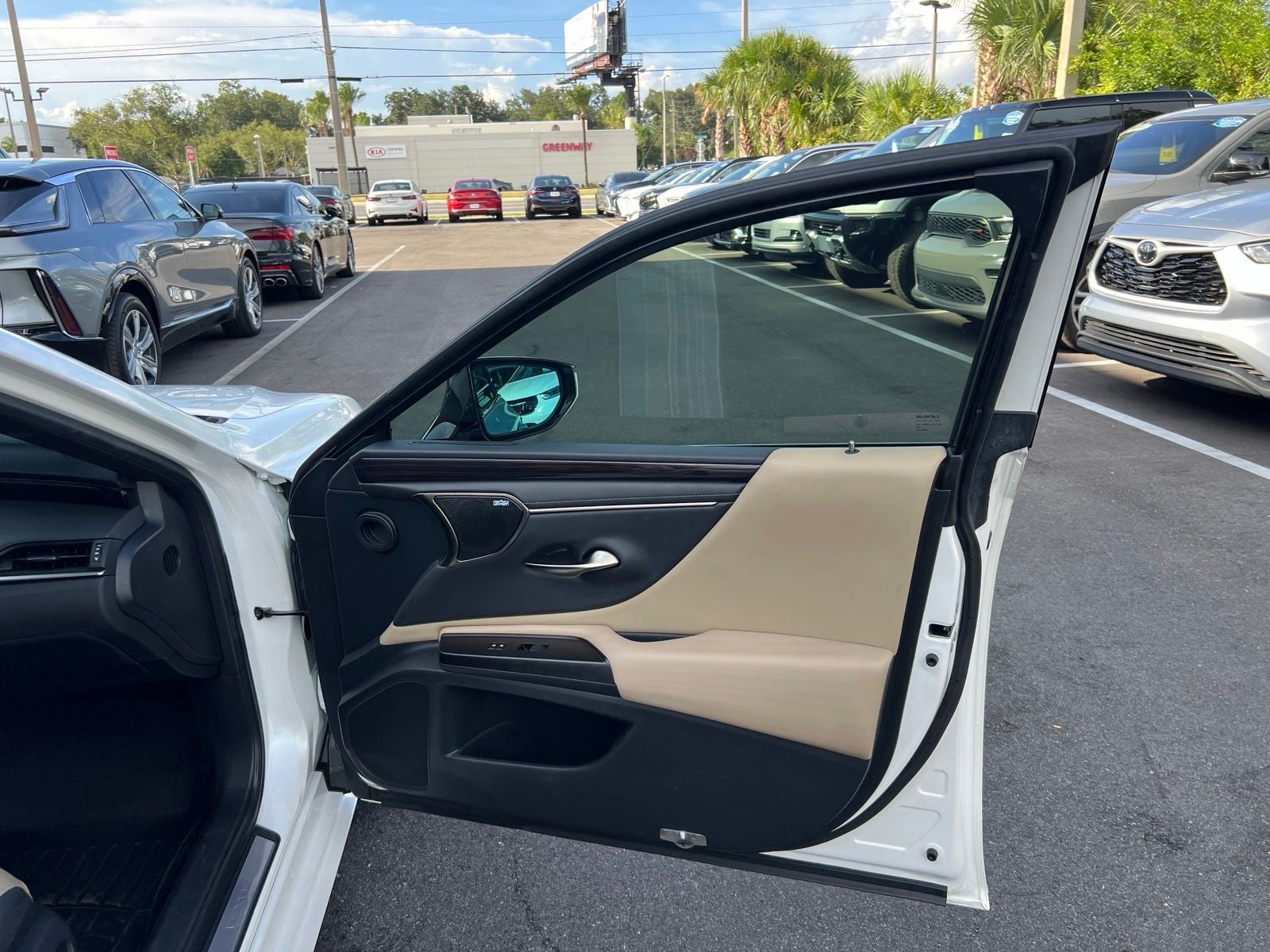 2019 Lexus ES 300h Ultra Luxury