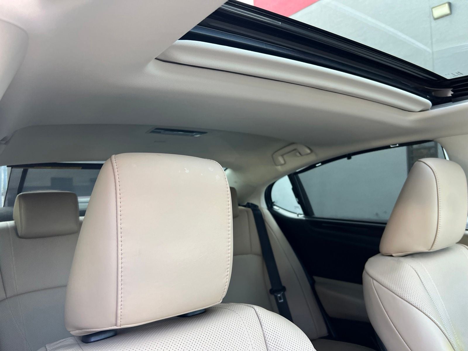2019 Lexus ES 300h Ultra Luxury