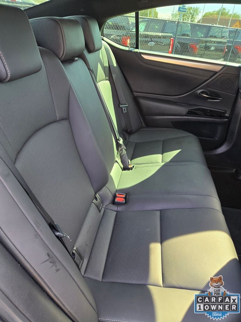 2022 Lexus ES 300h F-Sport