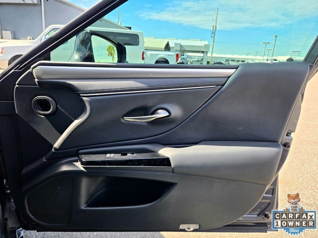 2022 Lexus ES 300h F-Sport