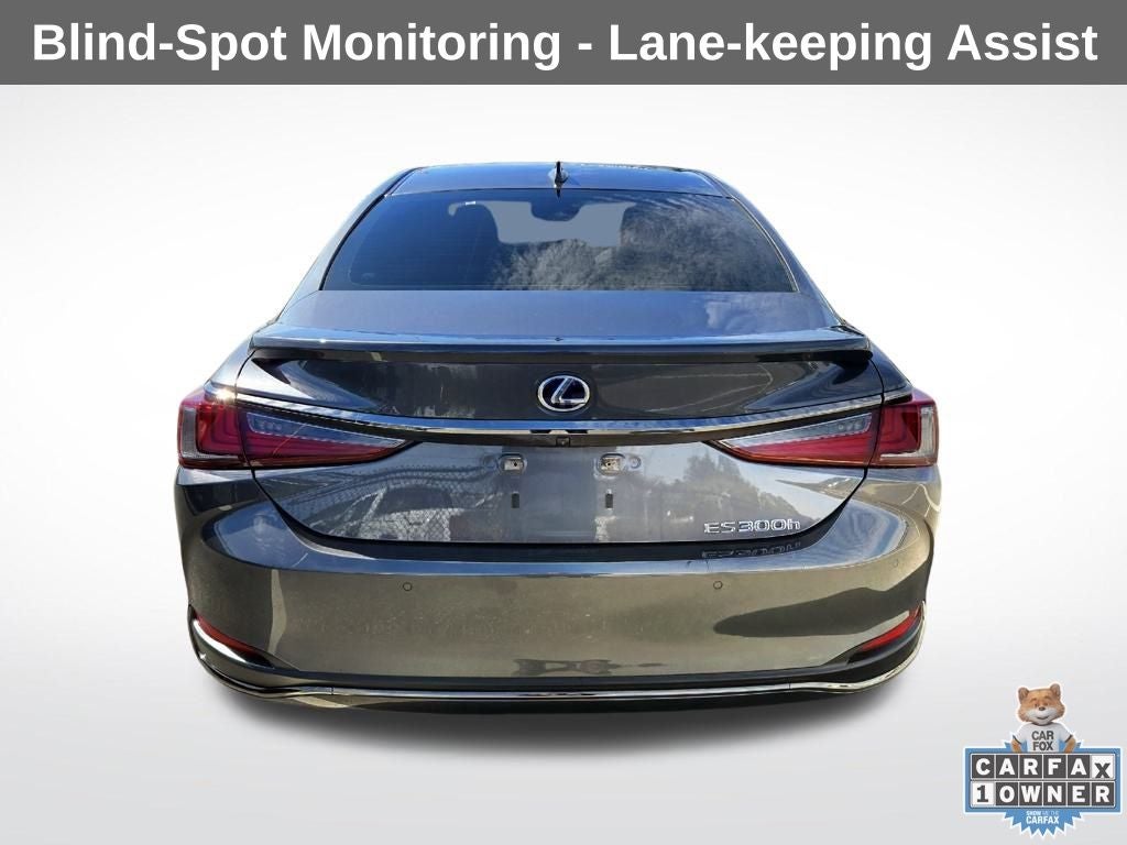 2022 Lexus ES 300h F-Sport