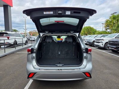 2023 Toyota Highlander Hybrid Platinum
