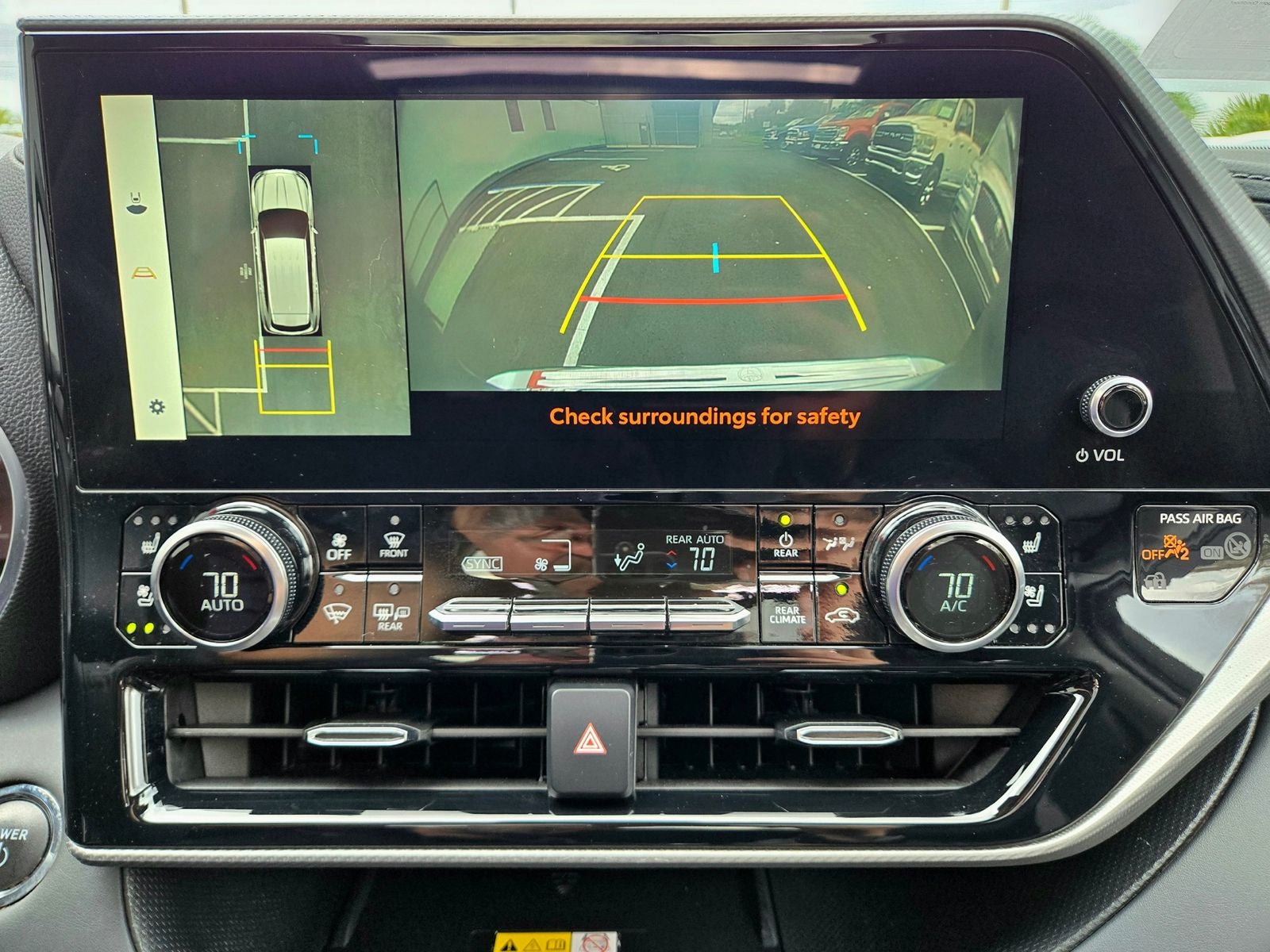 2023 Toyota Highlander Hybrid Platinum