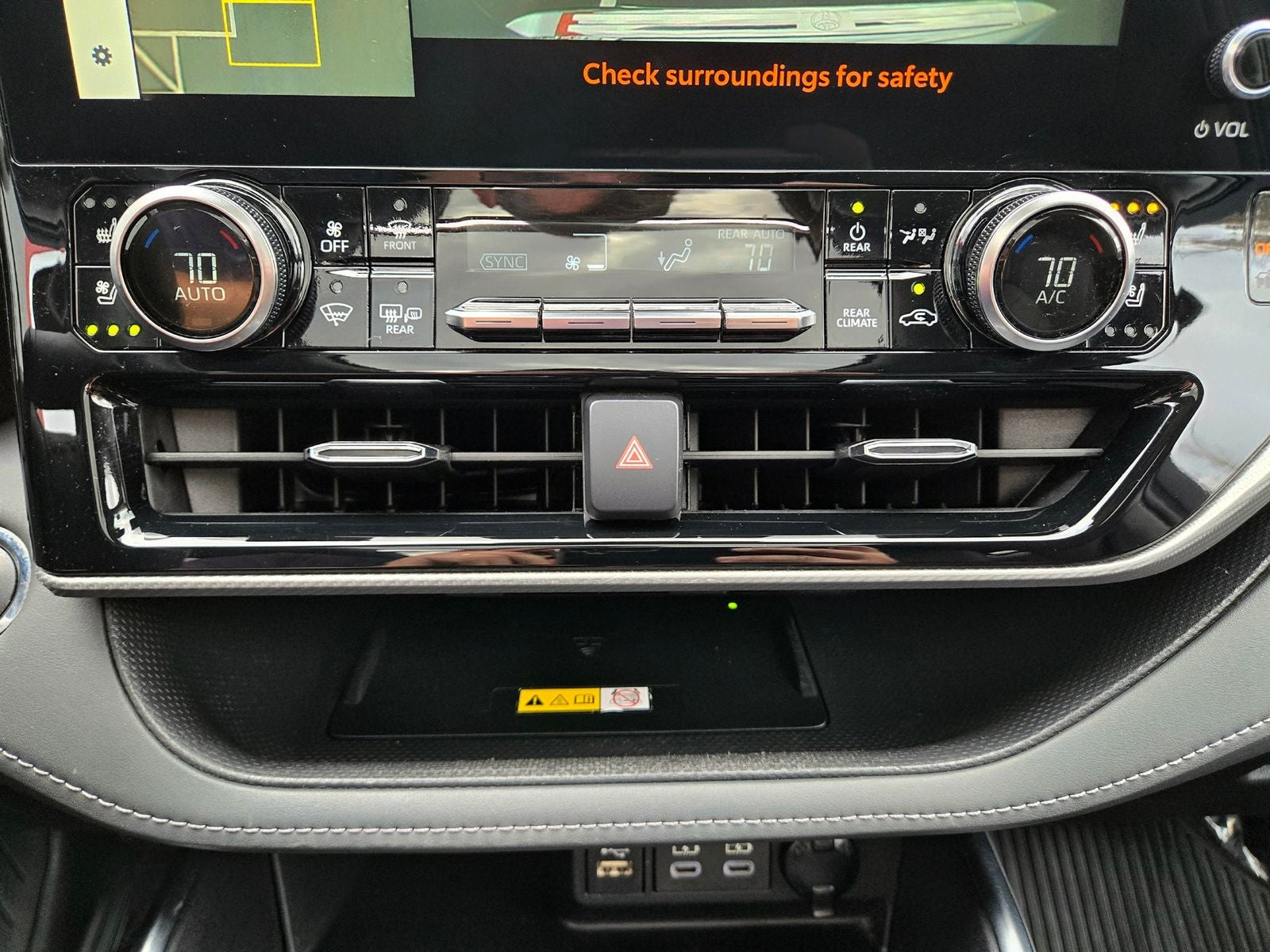 2023 Toyota Highlander Hybrid Platinum