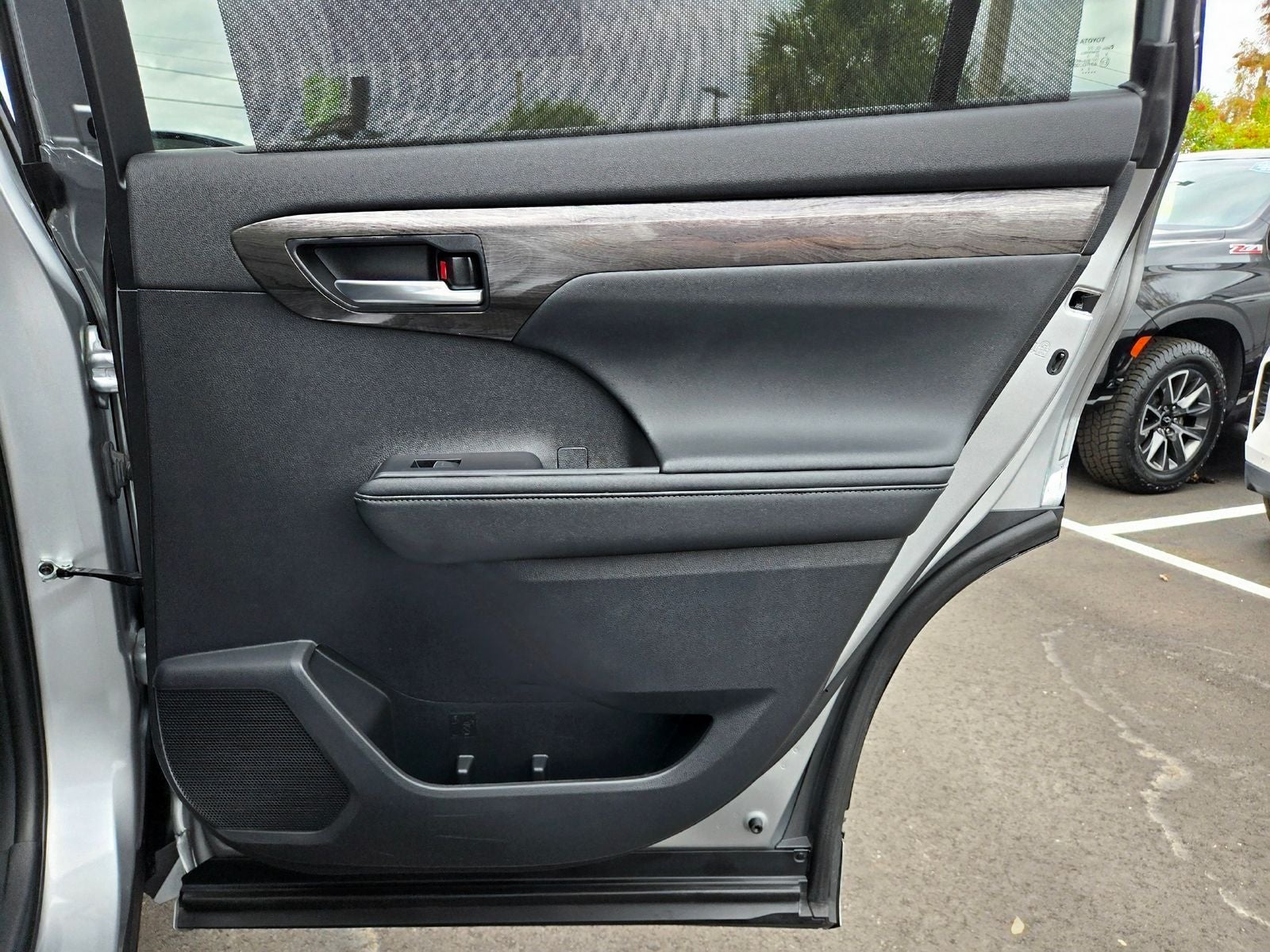 2023 Toyota Highlander Hybrid Platinum