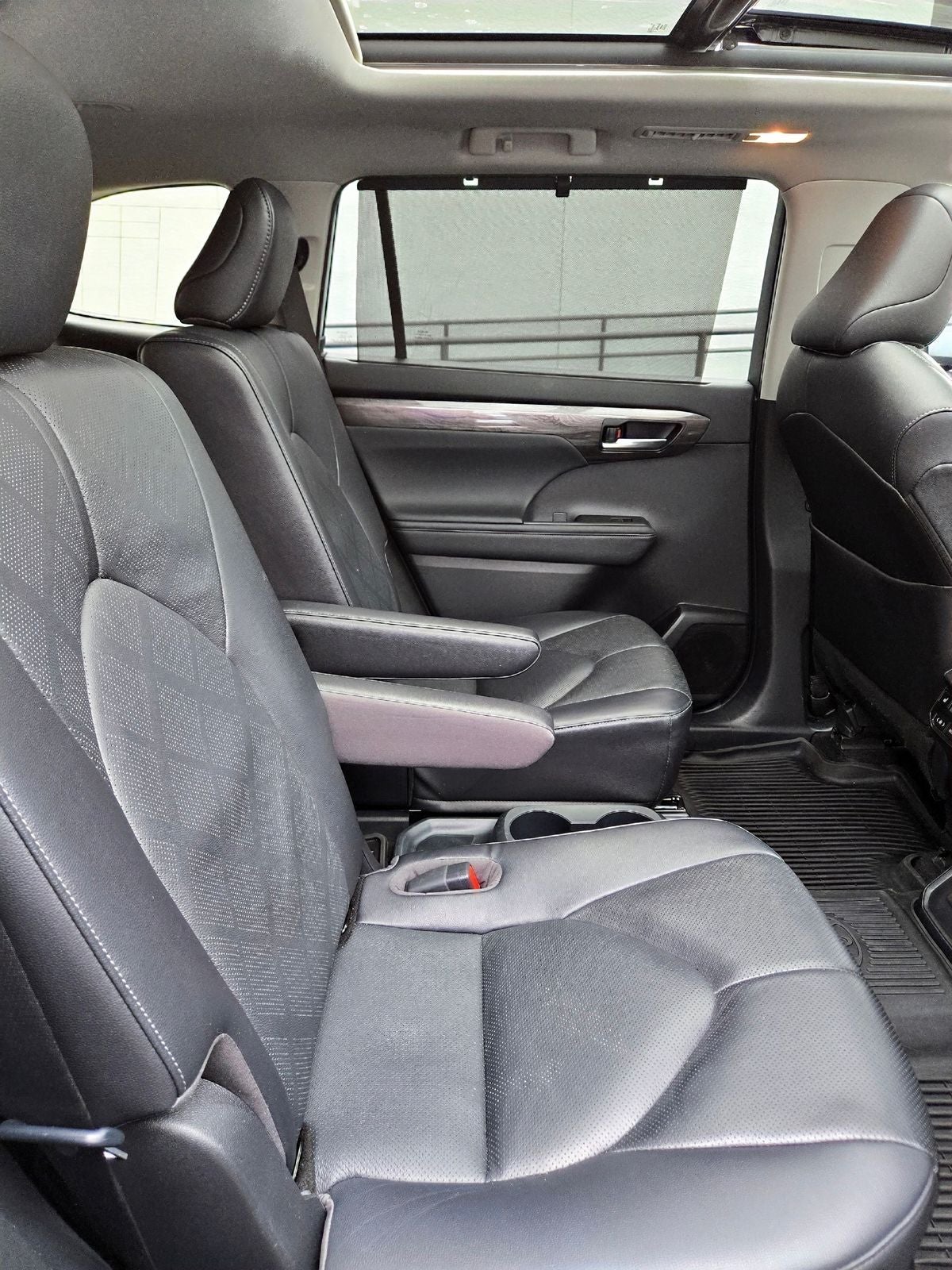 2023 Toyota Highlander Hybrid Platinum