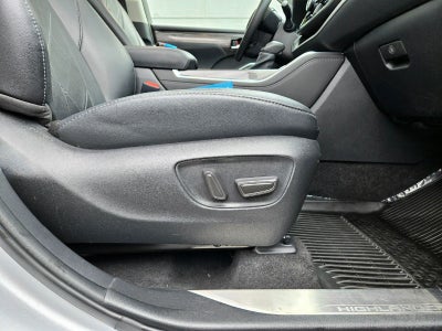 2023 Toyota Highlander Hybrid Platinum