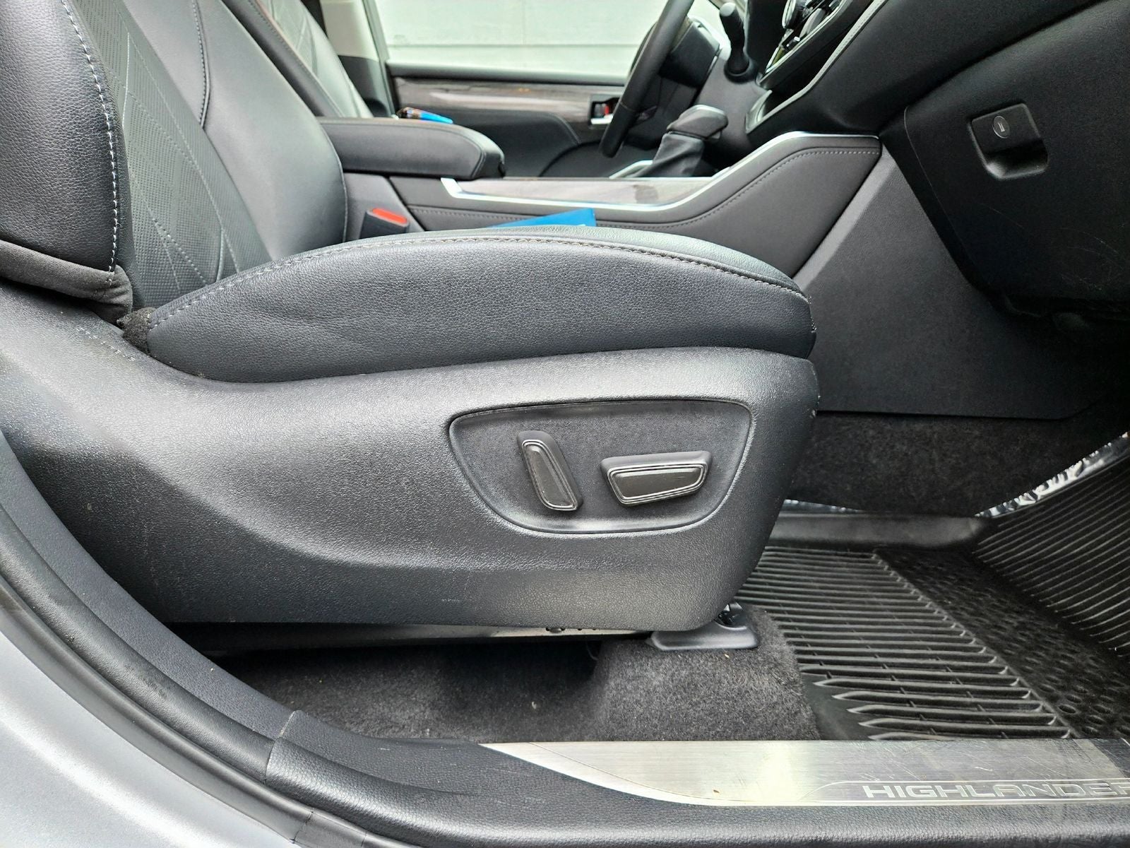 2023 Toyota Highlander Hybrid Platinum