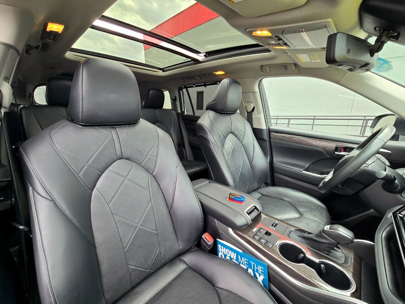 2023 Toyota Highlander Hybrid Platinum