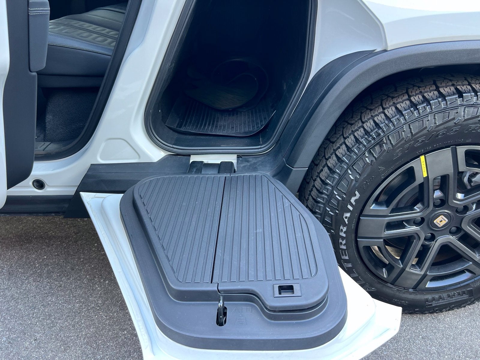 2023 Rivian R1T Adventure