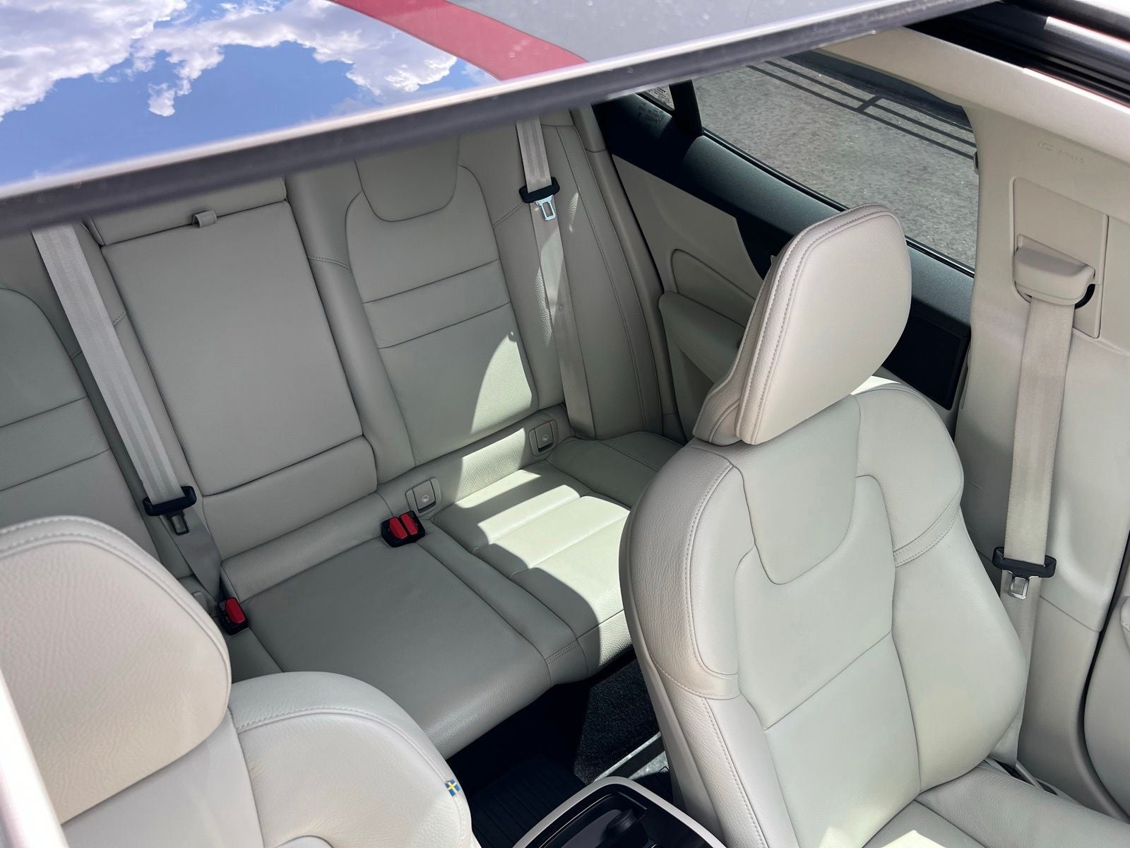 2023 Volvo S60 Recharge Plug-In Hybrid T8 Plus Dark Theme