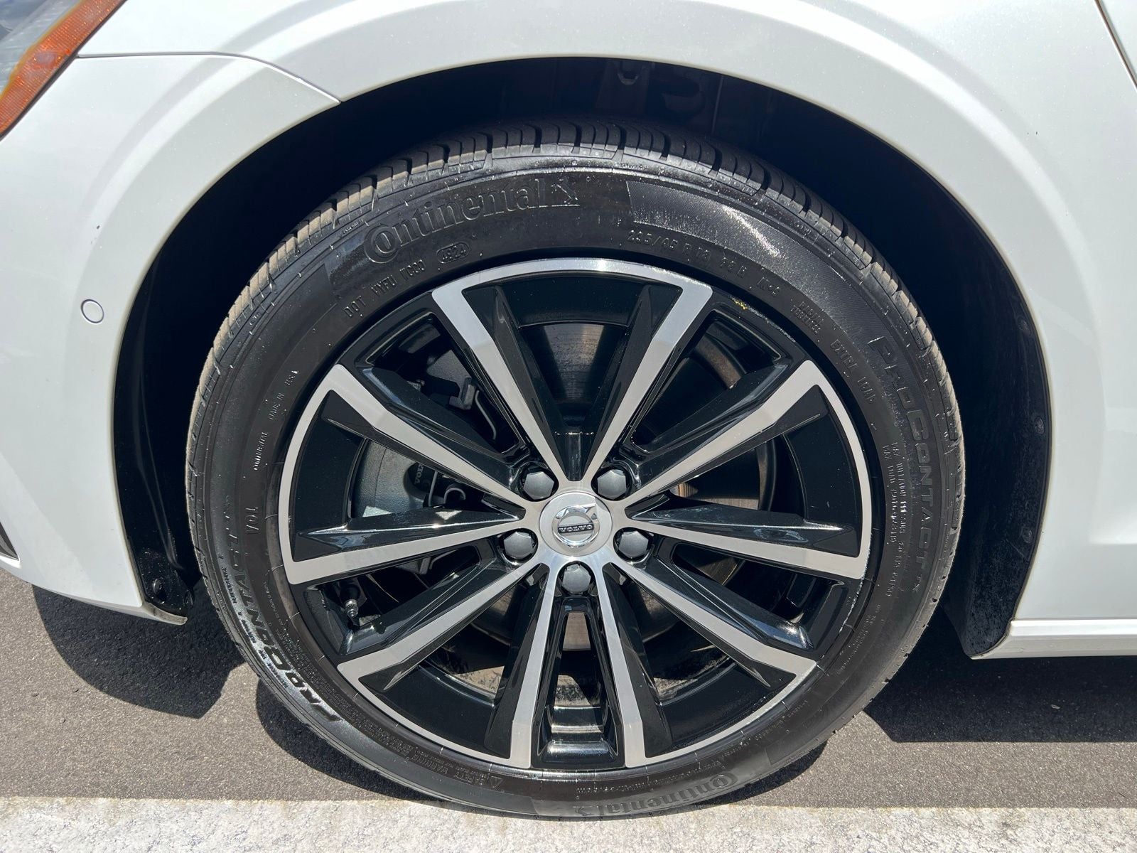2023 Volvo S60 Recharge Plug-In Hybrid T8 Plus Dark Theme