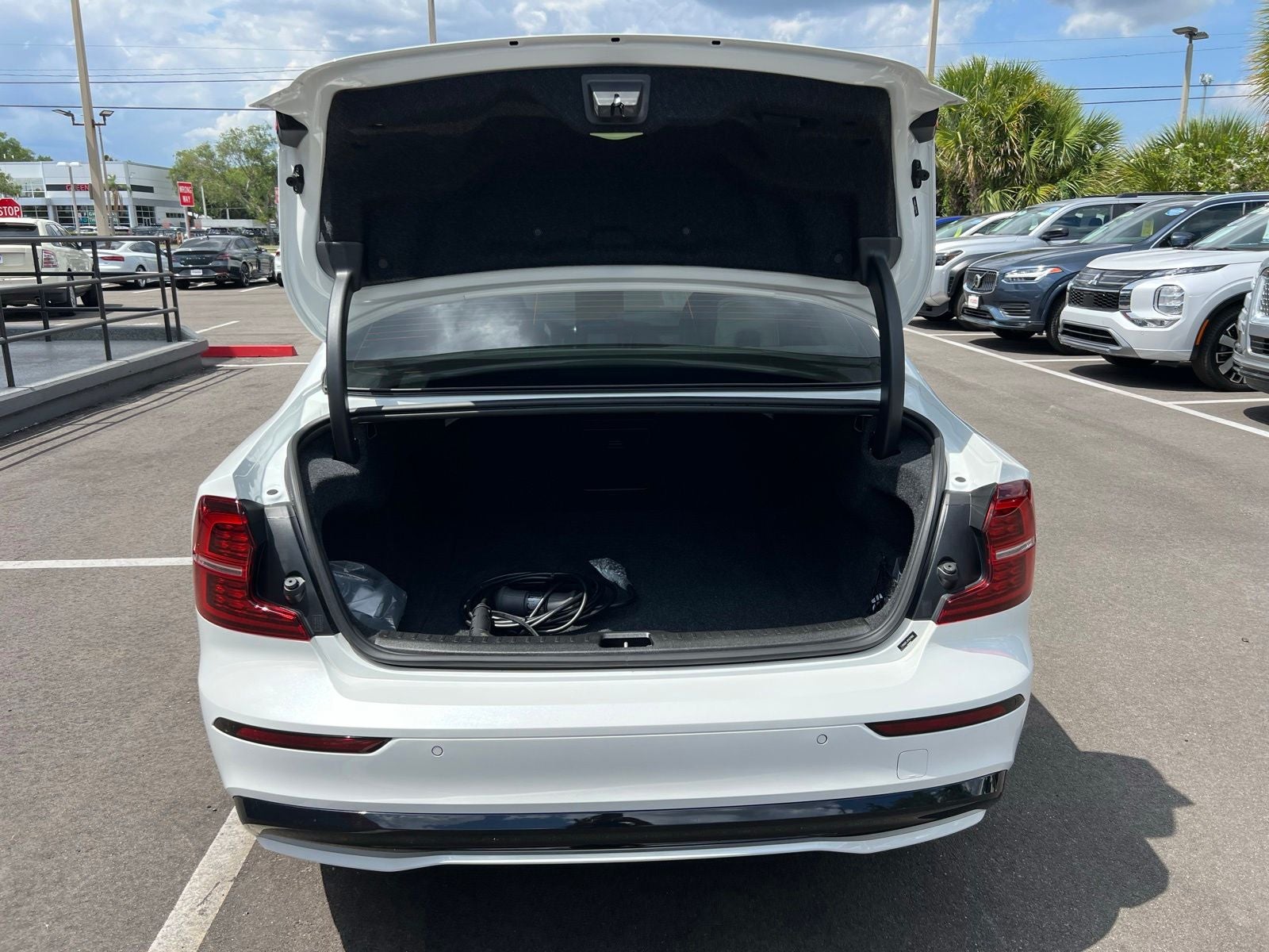 2023 Volvo S60 Recharge Plug-In Hybrid T8 Plus Dark Theme