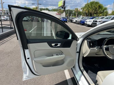 2023 Volvo S60 Recharge Plug-In Hybrid T8 Plus Dark Theme