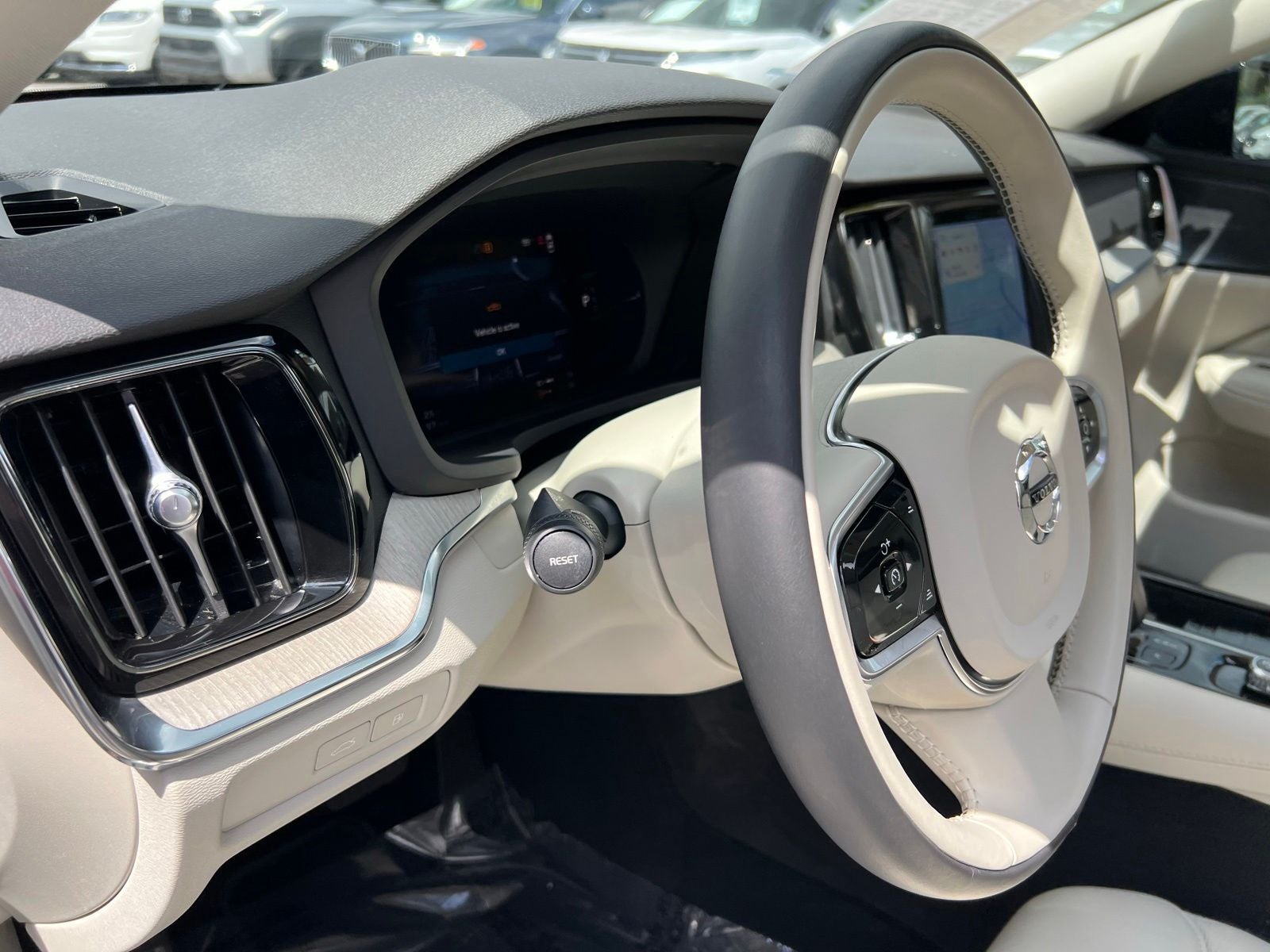 2023 Volvo S60 Recharge Plug-In Hybrid T8 Plus Dark Theme