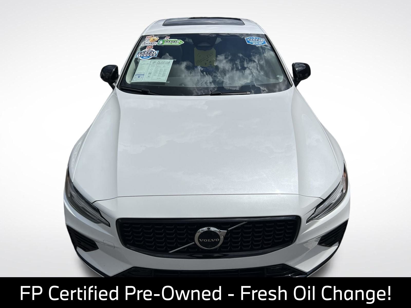 2023 Volvo S60 Recharge Plug-In Hybrid T8 Plus Dark Theme