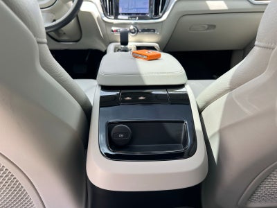 2023 Volvo S60 Recharge Plug-In Hybrid T8 Plus Dark Theme
