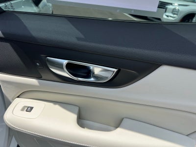 2023 Volvo S60 Recharge Plug-In Hybrid T8 Plus Dark Theme