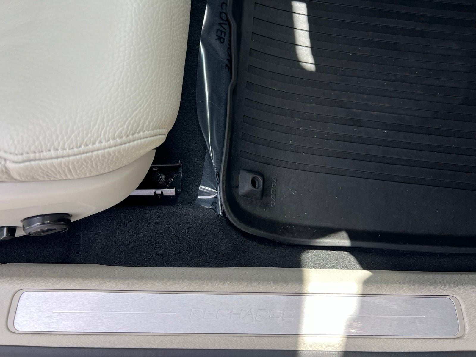2023 Volvo S60 Recharge Plug-In Hybrid T8 Plus Dark Theme