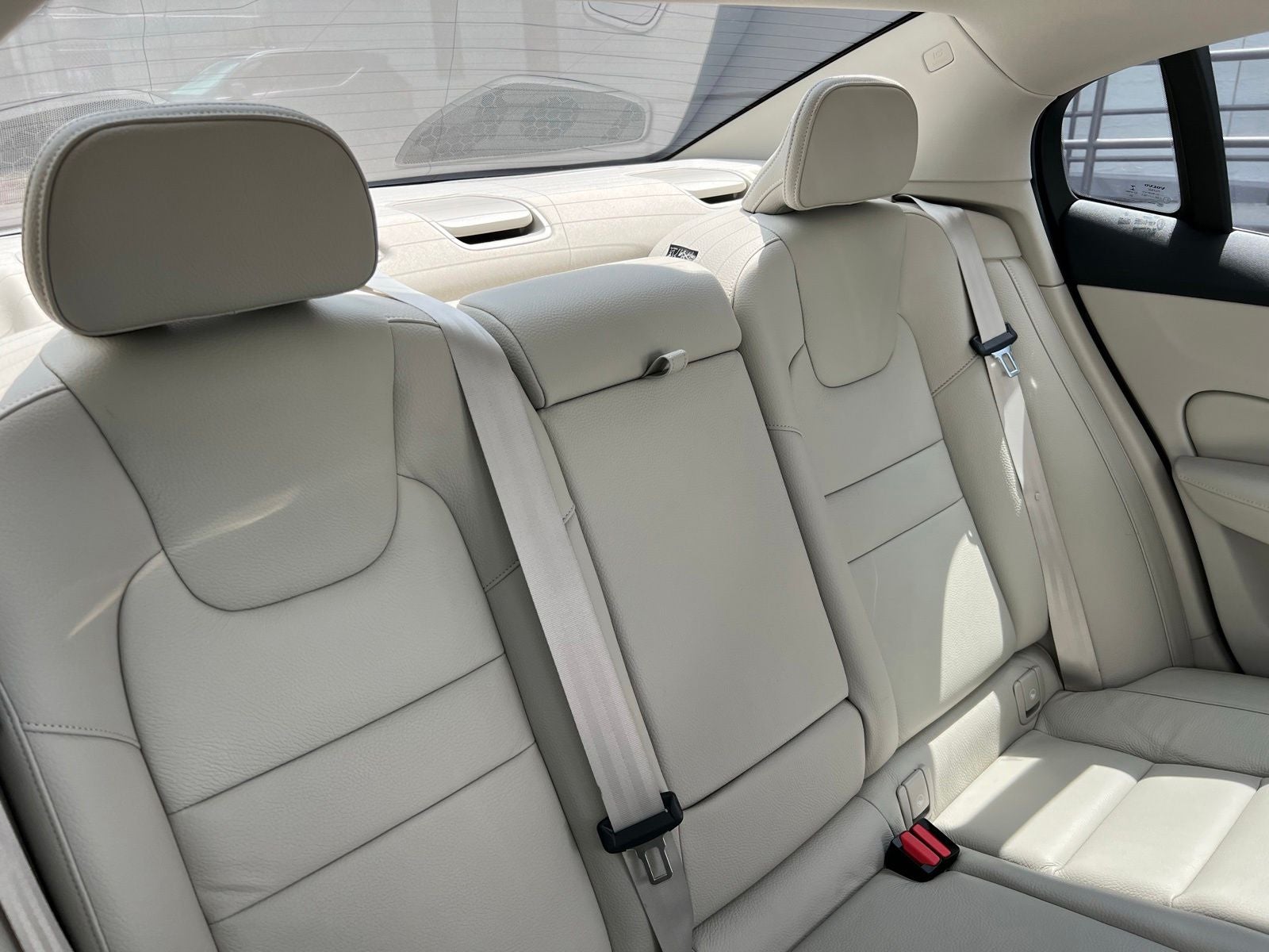 2023 Volvo S60 Recharge Plug-In Hybrid T8 Plus Dark Theme
