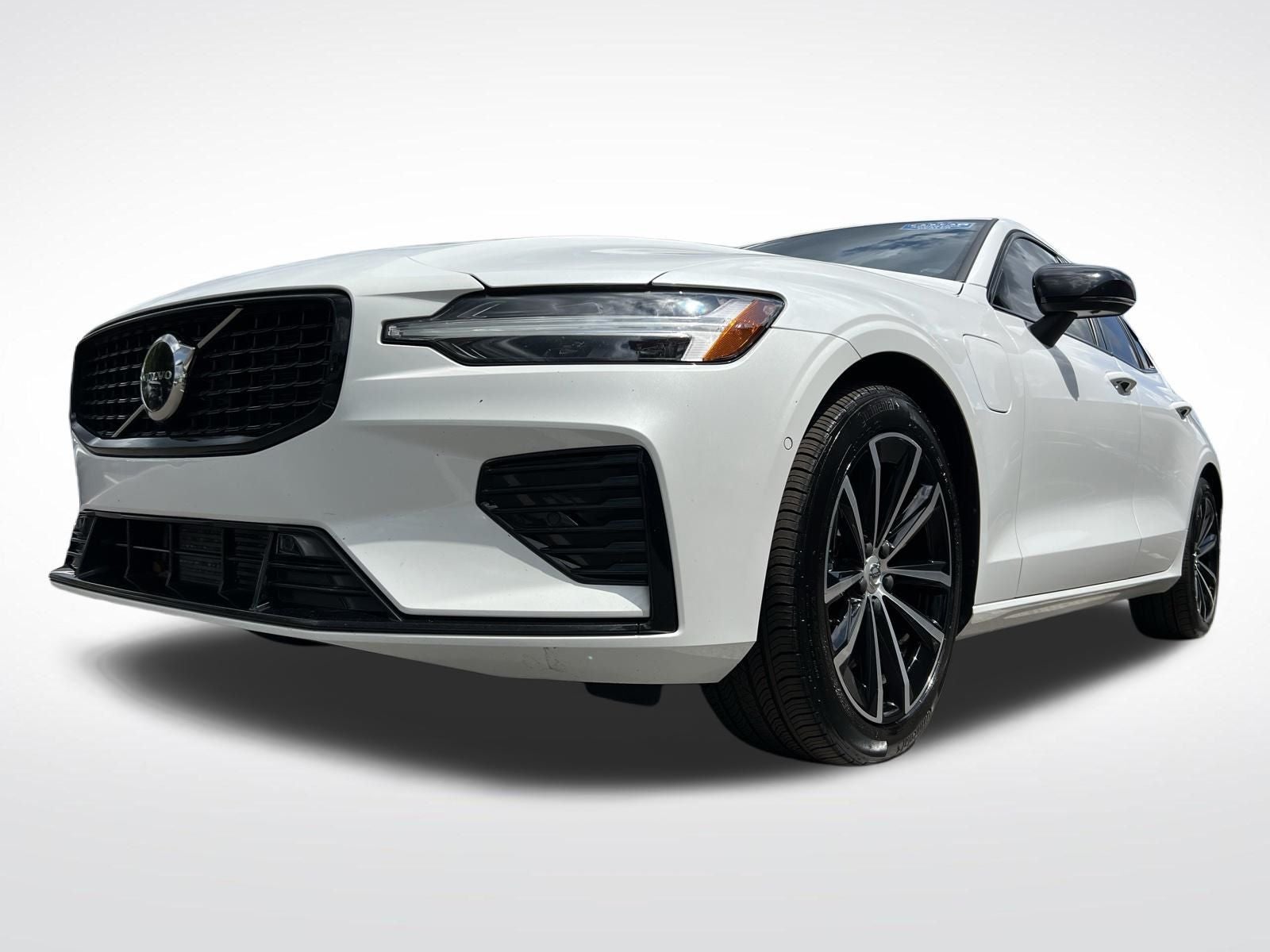 2023 Volvo S60 Recharge Plug-In Hybrid T8 Plus Dark Theme