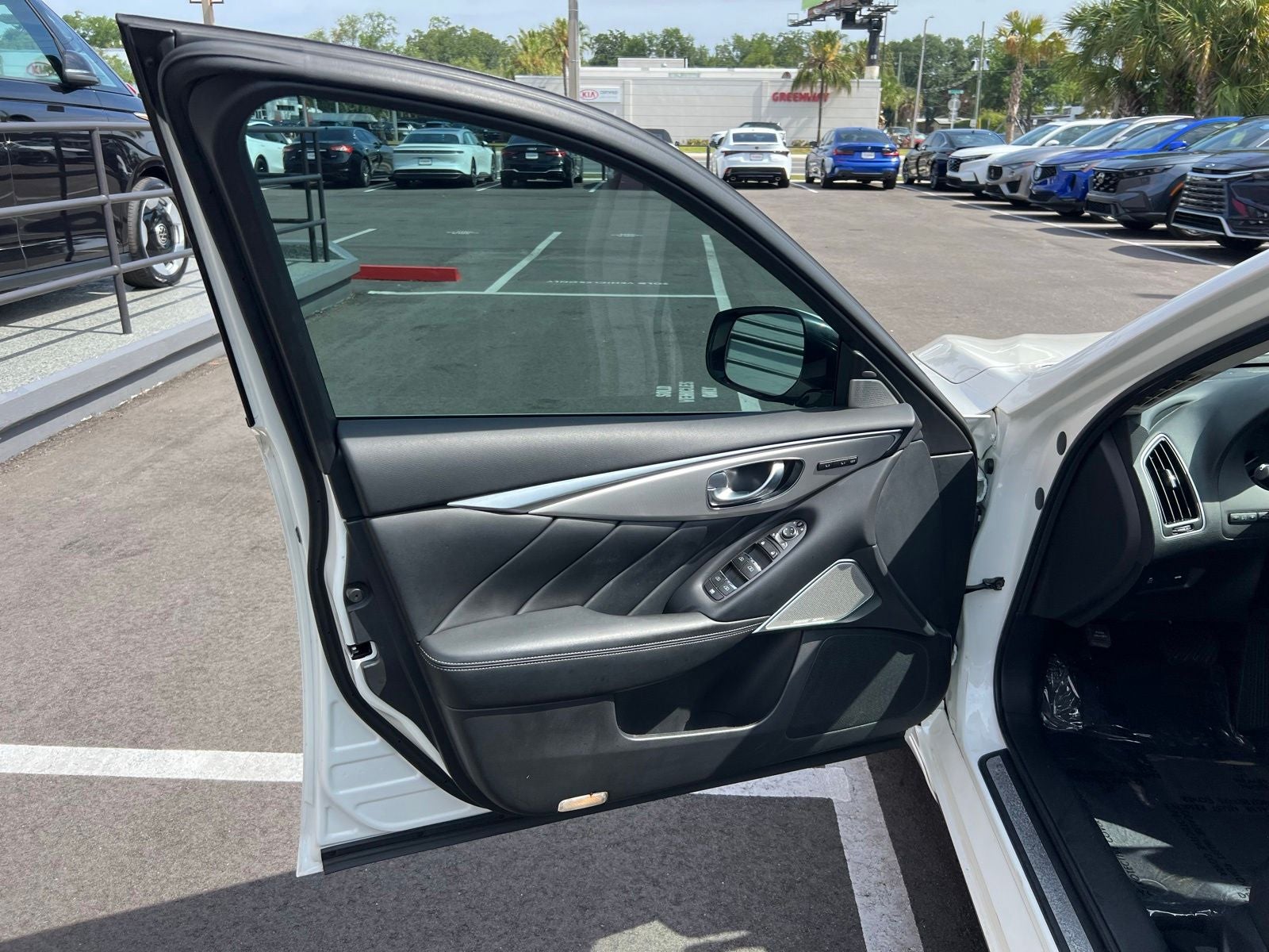 2023 INFINITI Q50 LUXE