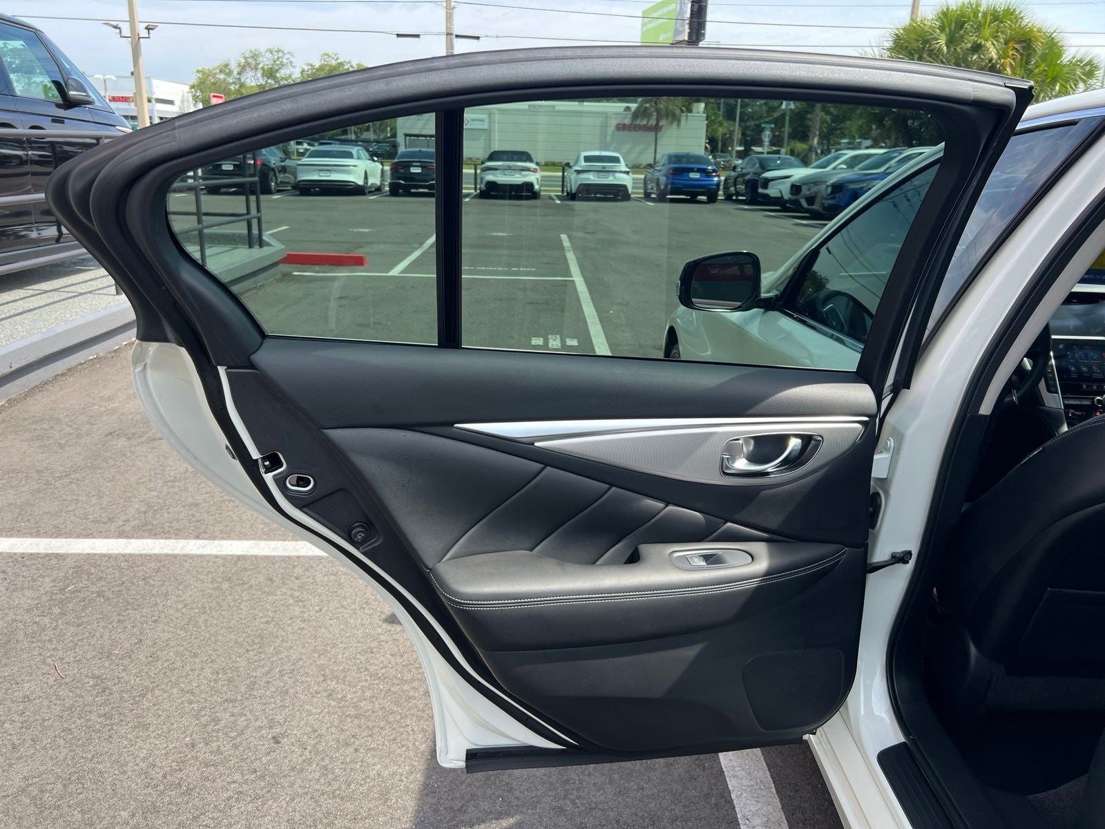 2023 INFINITI Q50 LUXE